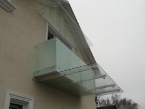 СТЕКЛЯННЫЕ ЗАЩИТНЫЕ ОГРАЖДЕНИЯ БАЛКОНОВ, ТЕРРАС, БАТАРЕЙ, РАДИАТОРОВ