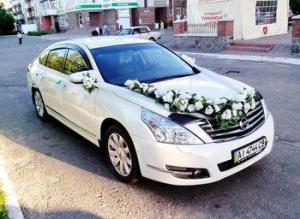 Авто на весілля Nissan Teana біла з водієм — Київ 