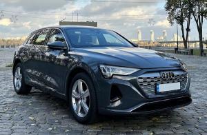 Audi Q8 E-tron синій — прокат без водія в Києві 