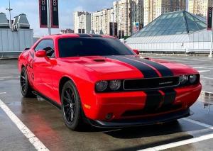 Прокат Dodge Challenger 3.6L без водія – ексклюзивні авто для фото та відео зйомки 